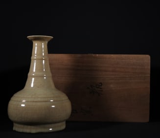 An Exquisite  Guan yao Yellow Glazed Vase