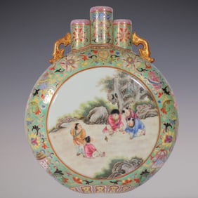An Exquisite Enamel Green Ground Painted Gold Lotus Pattern Bats and Peach Pattern Character and