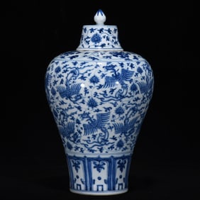 An Exquisite Blue and White Lotus Pattern Phoenix Pattern Vase