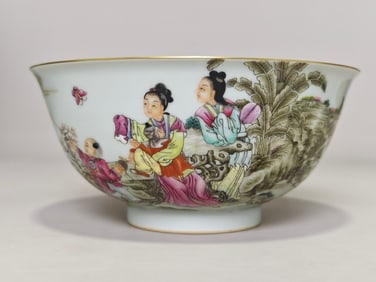 An Exquisite Famille-Rose Blue and White Painted Gold Character and Story Pattern Dragon Pattern