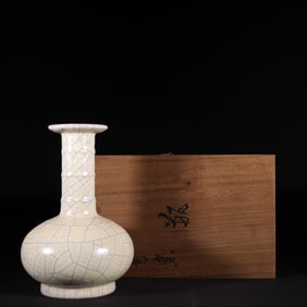 An Exquisite  Ge yao Vase