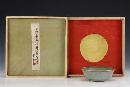 An Exquisite Guan yao Painted Gold Brush Washer