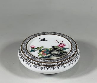 An Exquisite Enamel Flower and Bird Pattern Plate