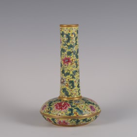 An Exquisite Famille-Rose Lotus Pattern Flower Pattern Vase