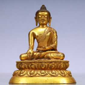 An Exquisite Gilt Bronze Statue of Sakyamuni