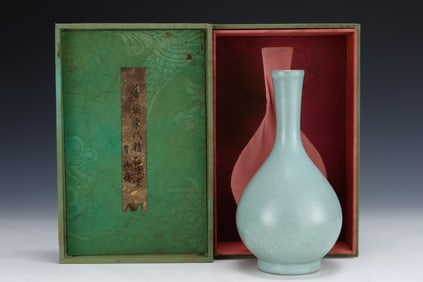 An Exquisite Ru yao Vase
