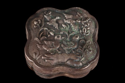 An Exquisite Silver Flower and Bird Pattern Box