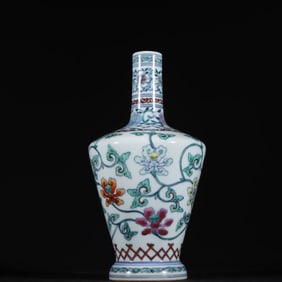 An Exquisite  Doucai Lotus Pattern Vase