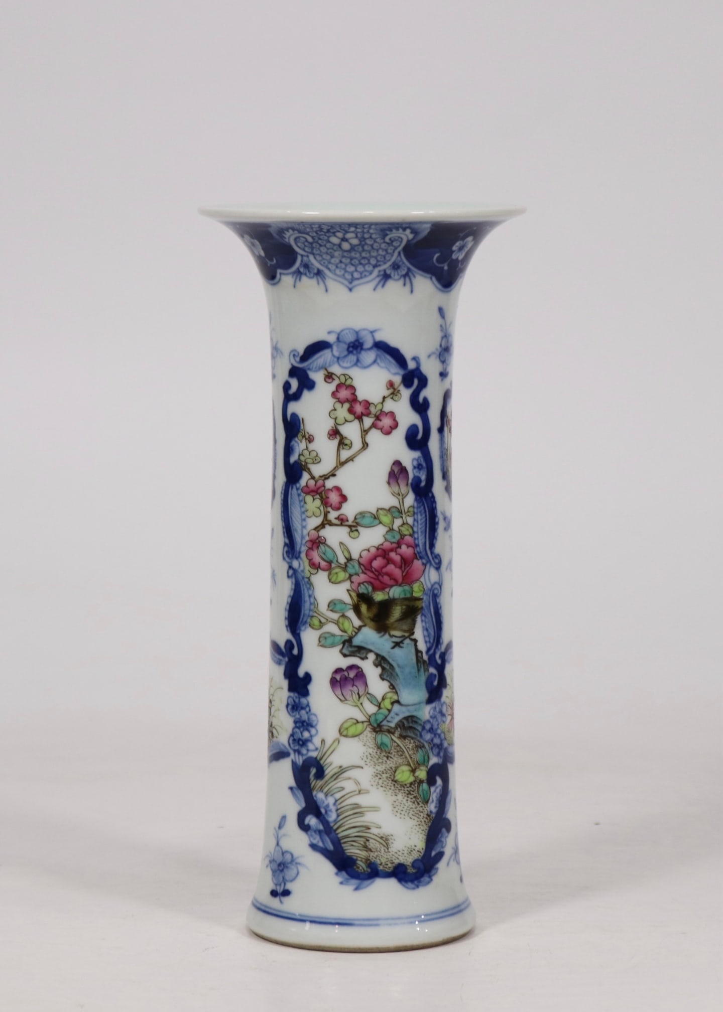 A Rare Blue and White Famille-Rose Flower and Bird Pattern Vase?