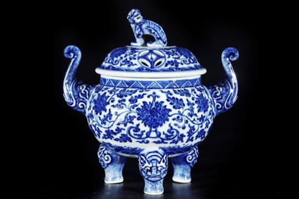A Rare Blue and White Lotus Pattern Tripod Censer