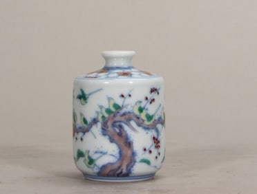 A Rare Doucai Flower and Bird Pattern Snuff Bottle