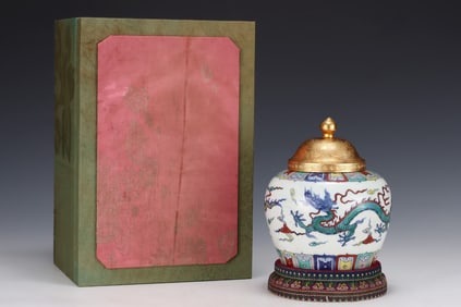 A Rare Doucai Auspicious Cloud and Dragon Pattern Jar
