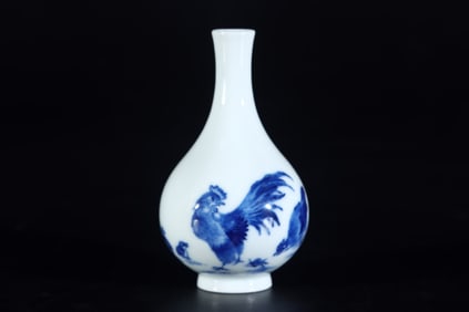 A Rare Blue and White Flower and Bird Pattern Vase