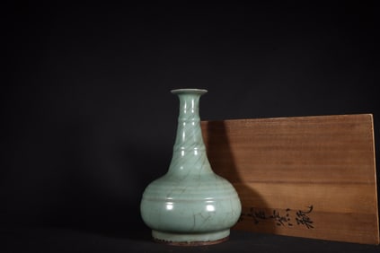 A Rare Guan yao Celadon Glazed Vase?