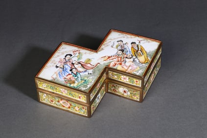A Rare  Enamel Color Figure Pattern Diamond shaped BBuffalo