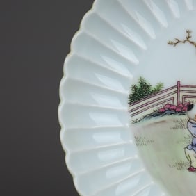 A Rare Yellow Glazed Famille-Rose Figure Story Pattern Plate???“????? ?