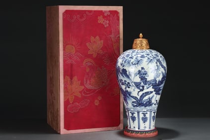 A Rare Blue and white lotus figure pattern vase