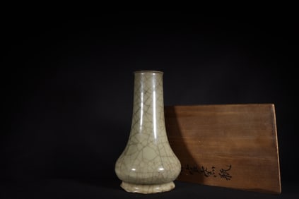 A Rare Guan yao Yellow Glazed Vase?
