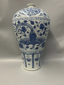 A Rare Blue and White Flower and Bird Pattern Vase