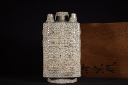 A Rare Ge yao Sweet white glaze  Vase