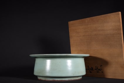 A Rare Guan yao Celadon Glazed Brush Washer?