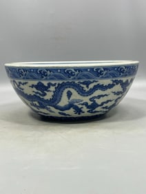 A Rare Blue and White Seawater and Dragon Pattern Jar?