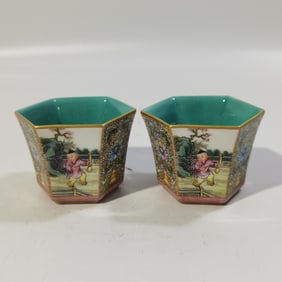 A  pair of Rare Enamel Outline in gold Figures Pattern Cup