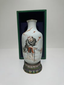A Rare Powder-Ink Color Gilt Figure Pattern Vase