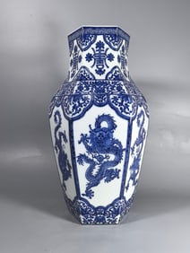 A Rare Blue and White Dragon Patterns Vase
