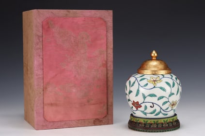 A Rare Doucai Flower Pattern Jar