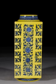 A Rare Blue and white yellow ground interlocking lotus pattern vase
