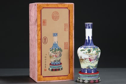 A Rare Blue and White Famille-Rose Poem and Figure Pattern Gold-Outlined Vase