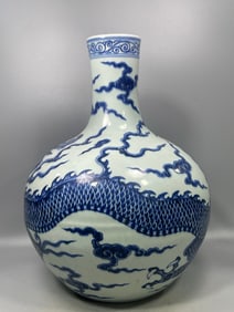 A Rare Blue and White Dragon Pattern Vase?