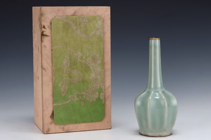 A Rare Longquan yao Vase