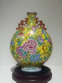A Rare Enamel Color Flower Pattern Double-Ear Vase