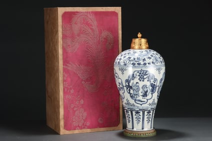A Rare Blue and white lotus figure story pattern vase