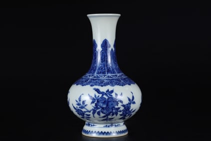 A Rare Blue and White Flower Pattern Phoenix-Tail Vase