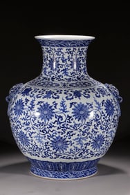 A Rare Blue and white interlocking lotus pattern flower pattern Vase