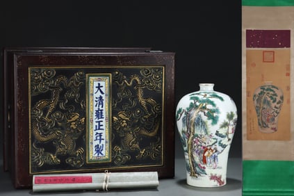 An Exquisite Famille-Rose Painted Gold Character and Story Pattern Vase,With Poem, With Vertical