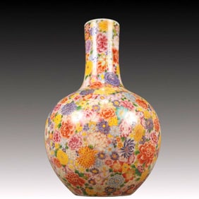A Precious Glass Enamel Flower Pattern Vase