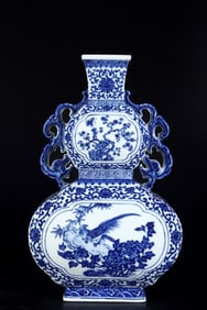 A Rare Blue and White Flower and Bird Pattern Double-Ears Gourd-Shaped Vase