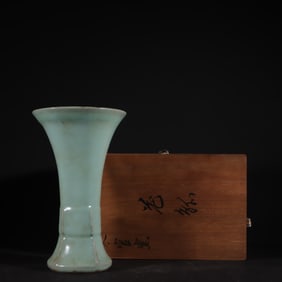 An Exquisite Guan yao Celadon Glazed Vase