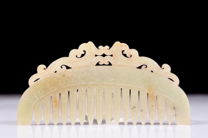 An exquisite white jade phoenix pattern comb