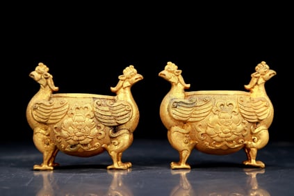 A pair of exquisite gilt bronze cups with phoenix patterns