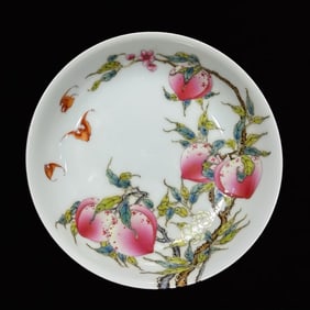 An Exquisite Famille-Rose Bats and Peach Pattern Plate
