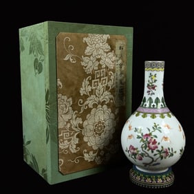 An Exquisite Famille-Rose Bats and Peach Pattern Vase