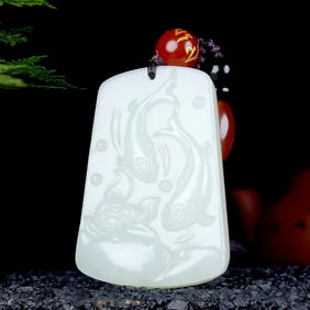 An Exquisite White Jade Fish Pattern Pendant