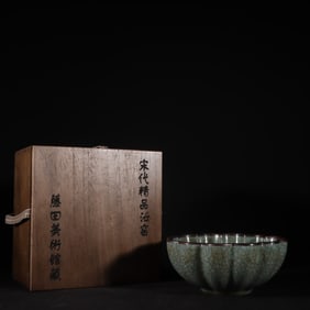 An Exquisite Ru yao Sky Blue Glazed Cover with Bronze Bowl