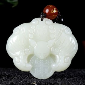 An Exquisite White Jade Bats Pattern Pendant