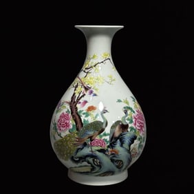 An Exquisite Enamel Flower and Bird Pattern Vase